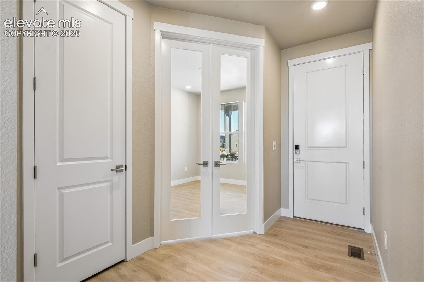 Listing photo 14 for 7907 Grey Bark Way