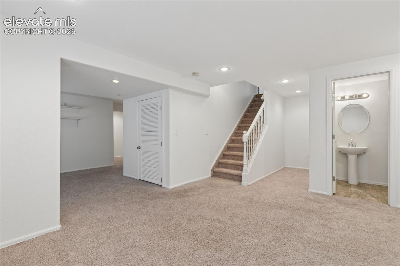 Listing photo 33 for 9197 Oakmont Road