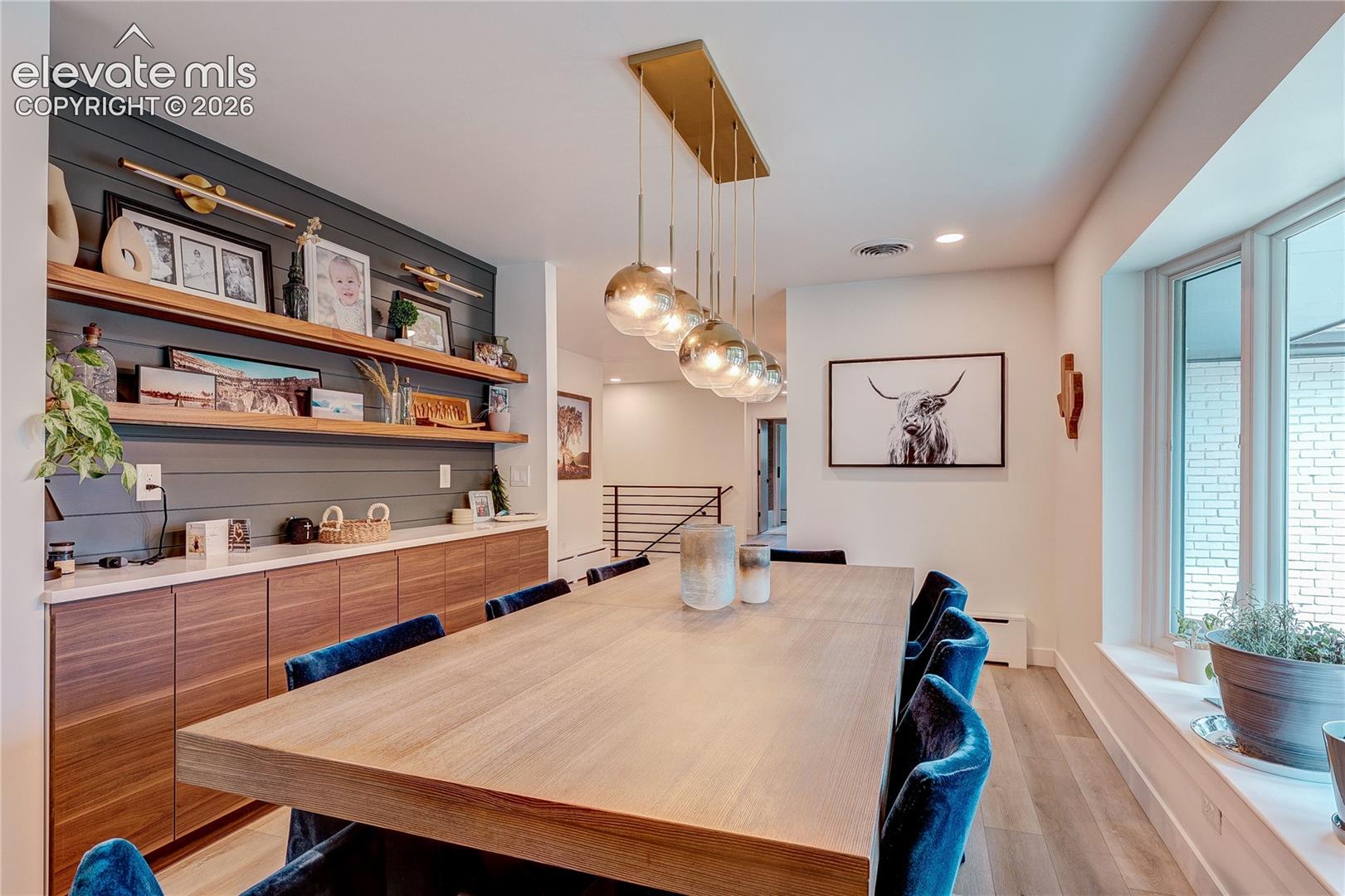 Listing photo 7 for 3981 S Hillcrest Drive