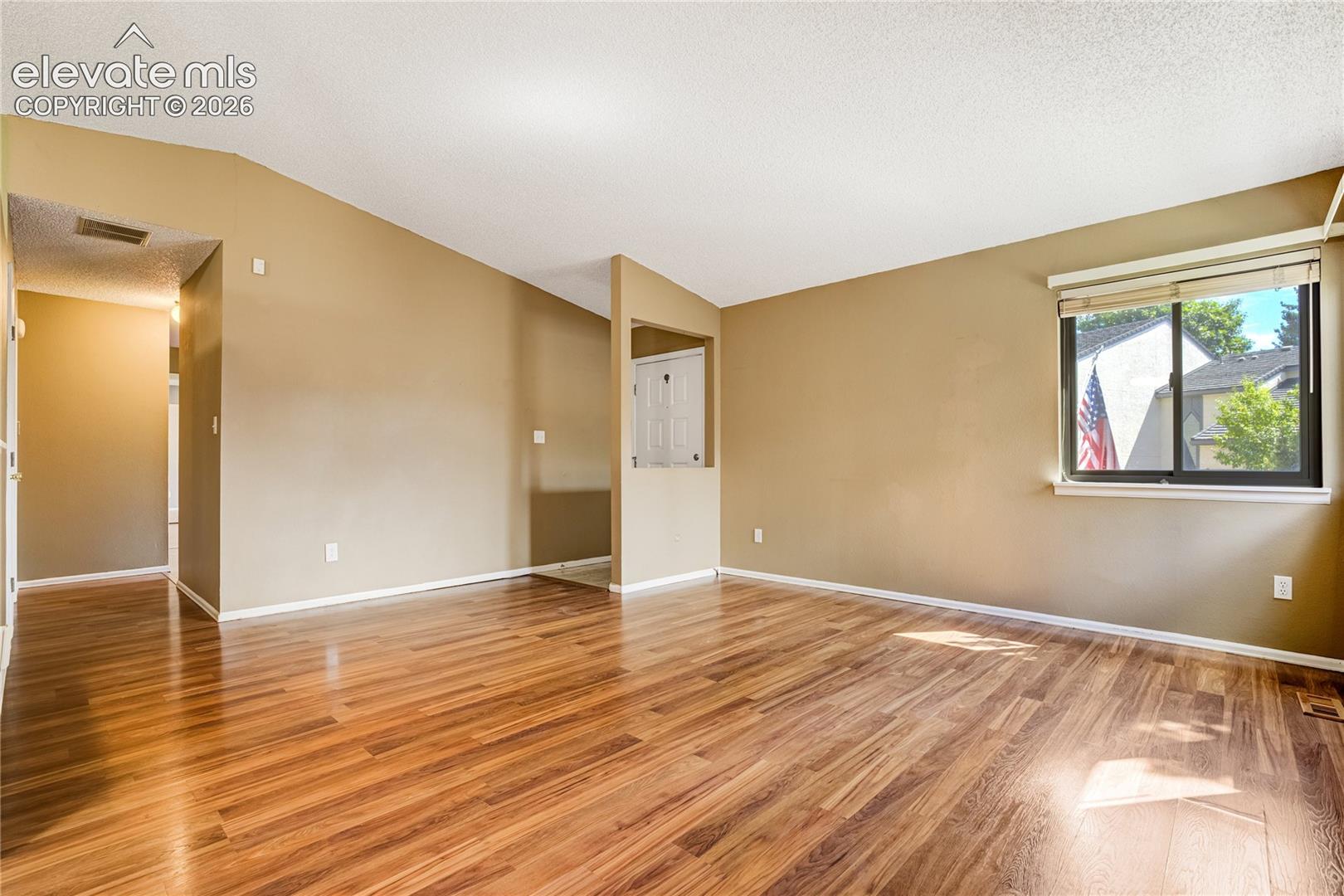 Listing photo 15 for 4875 Bluestem Drive