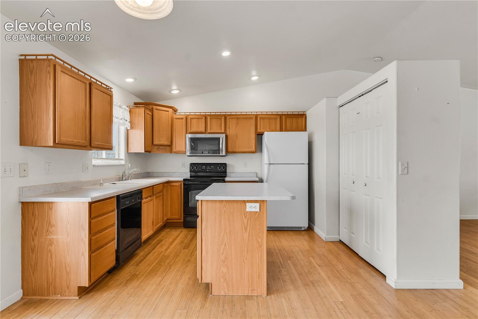 Listing photo 8 for 508 S Bayfield Avenue