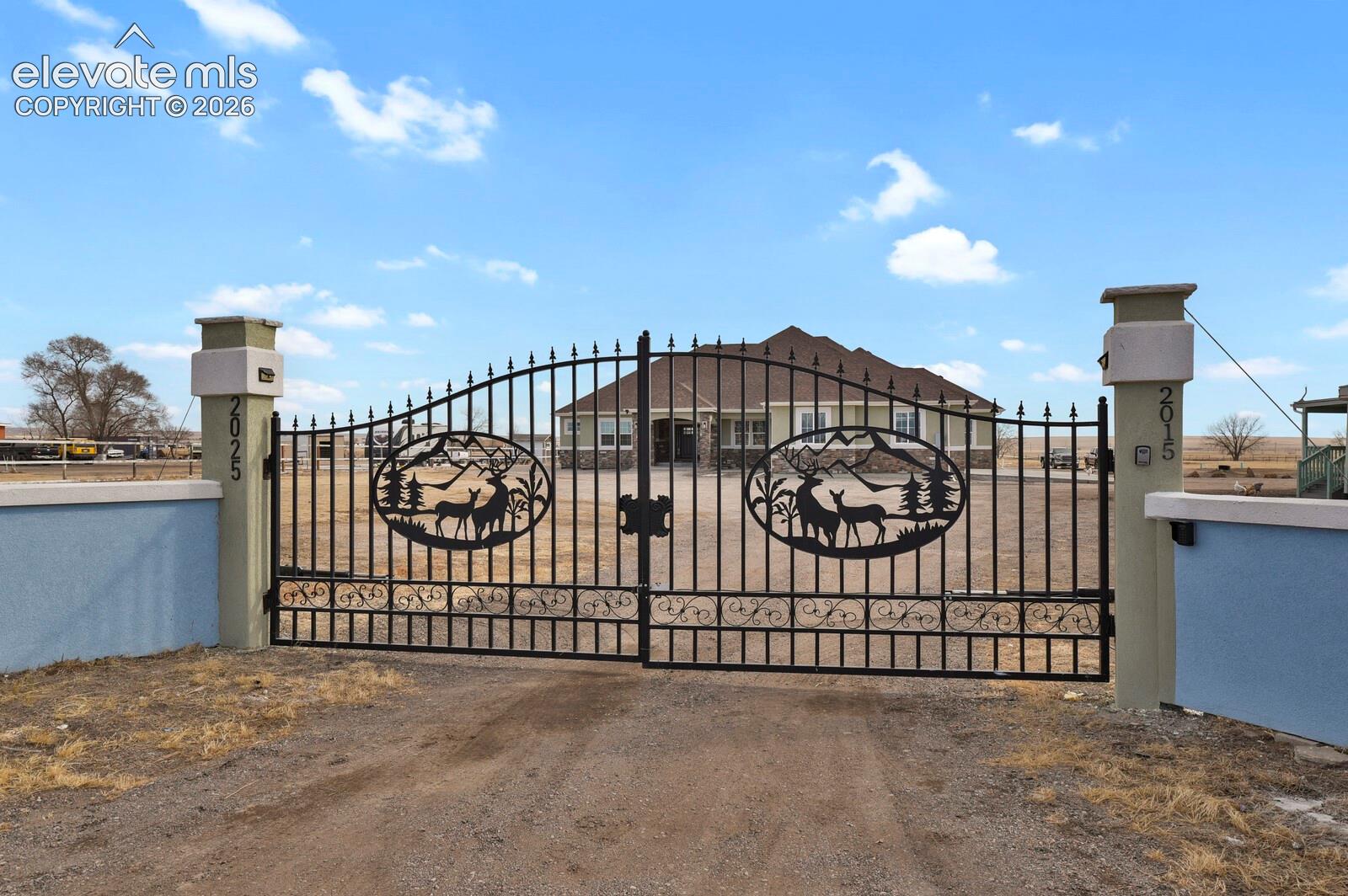 Listing photo 6 for 2015 N Ellicott Highway
