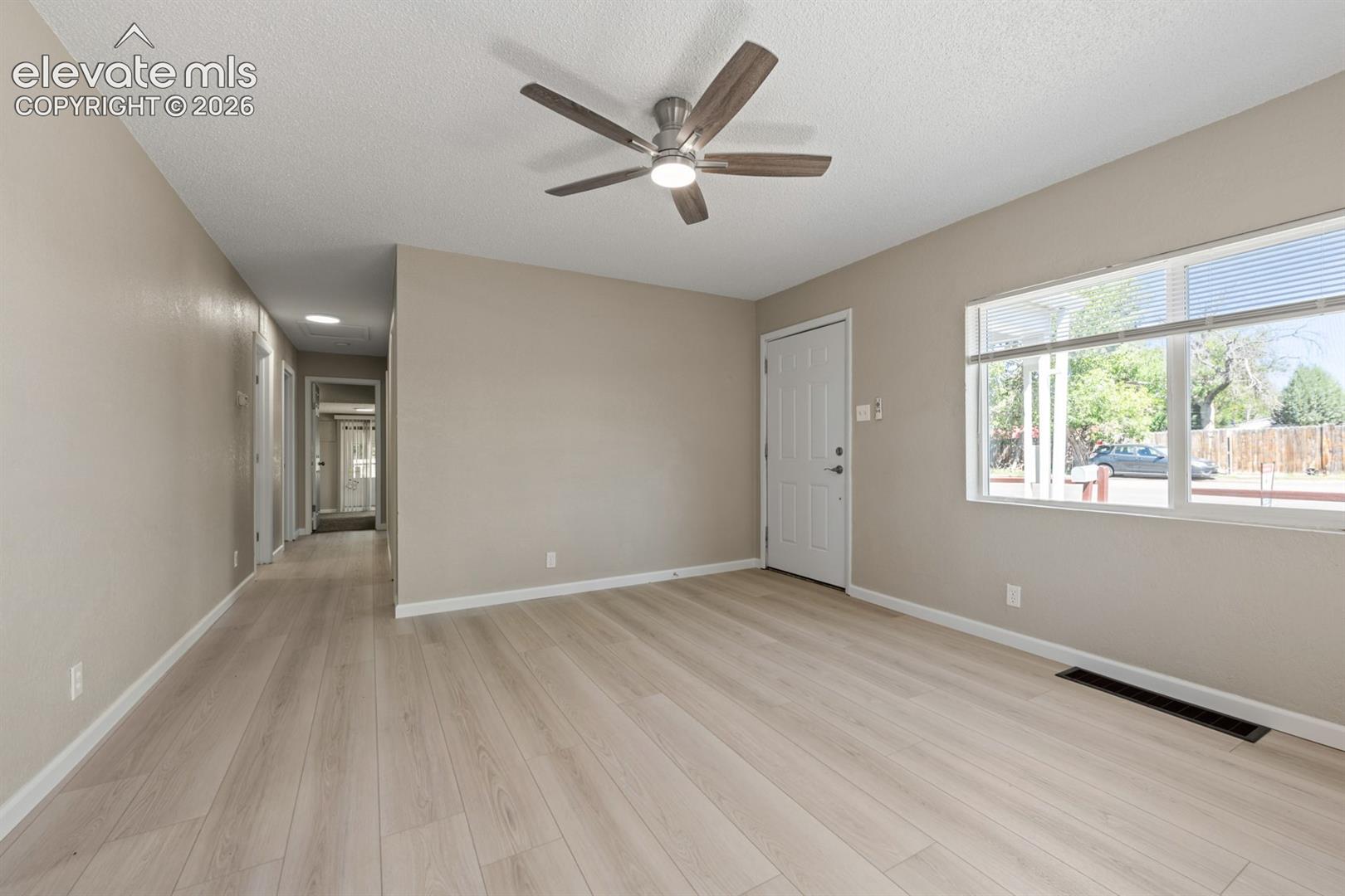 Listing photo 5 for 2102 W 29th Street