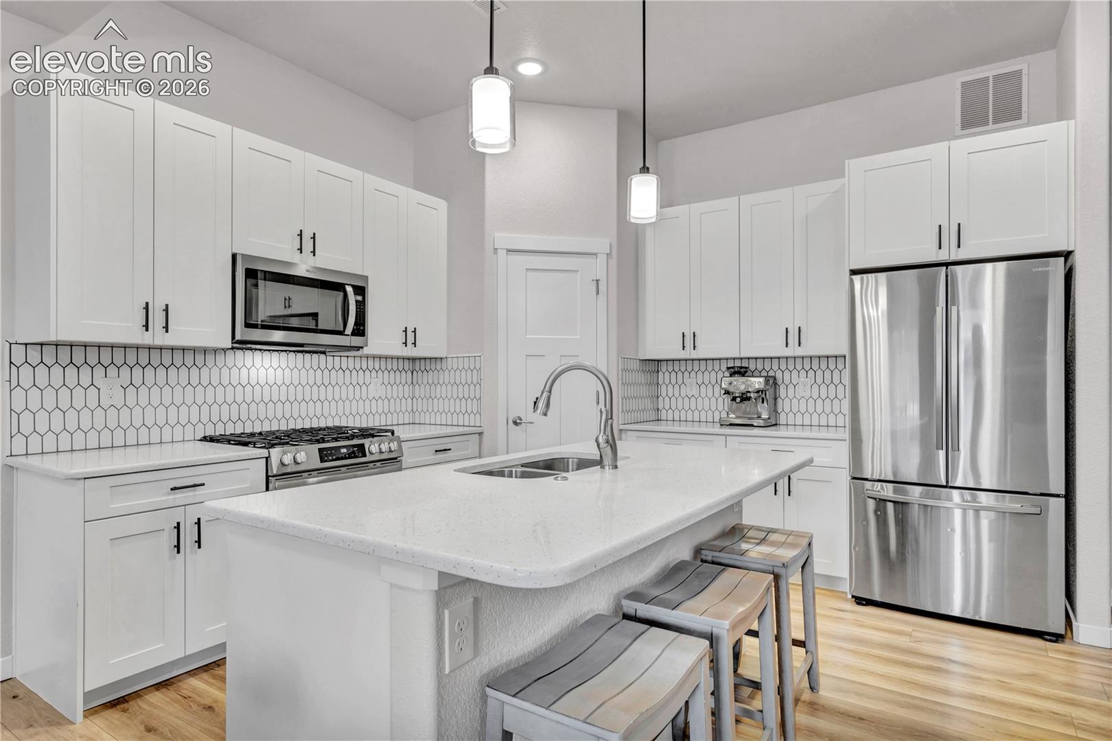 Listing photo 5 for 5675 Villa Lorenzo Drive