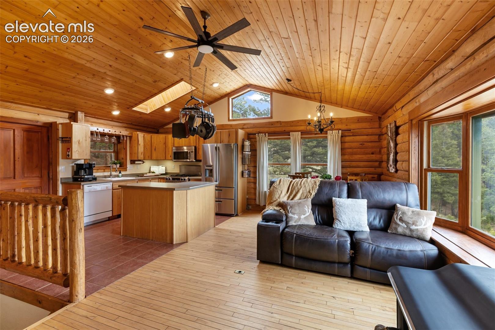 Listing photo 19 for 918 Douglas Fir Drive
