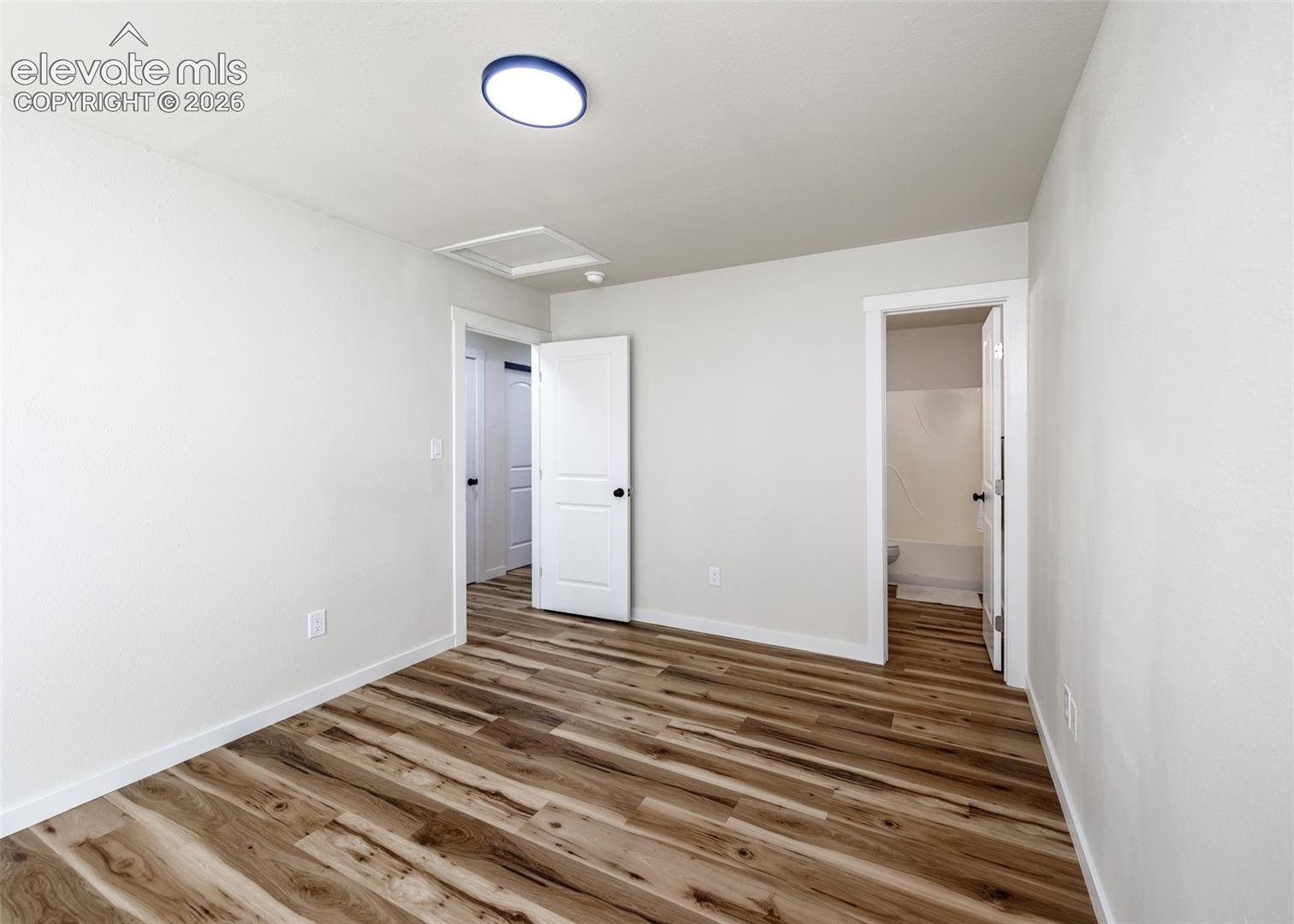Listing photo 13 for 2906 Winnipeg Street