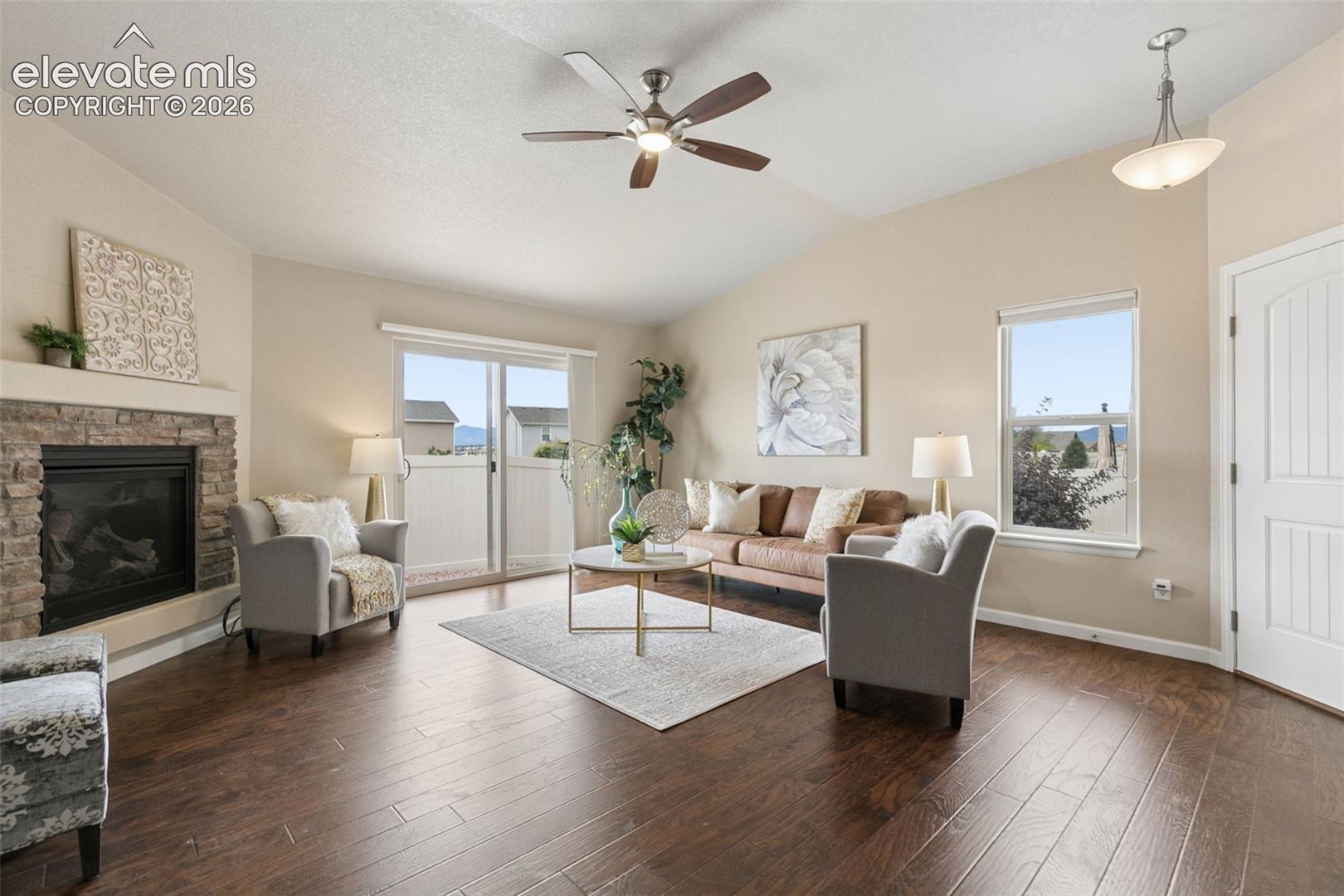 Listing photo 10 for 8042 Potentilla Grove