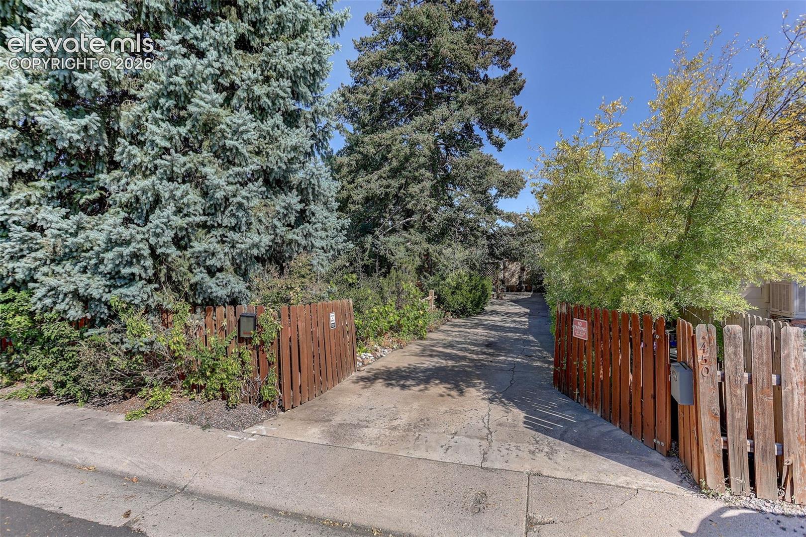 Listing photo 2 for 450 S Quitman Street