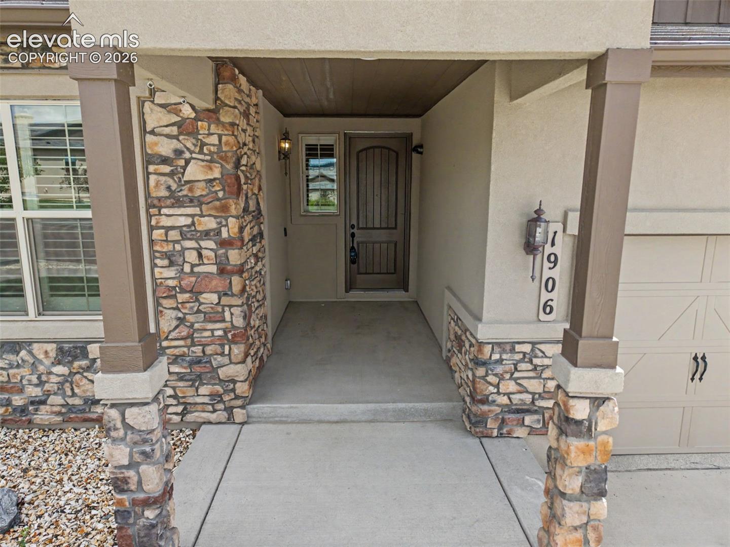 Listing photo 2 for 1906 Villa Creek Circle