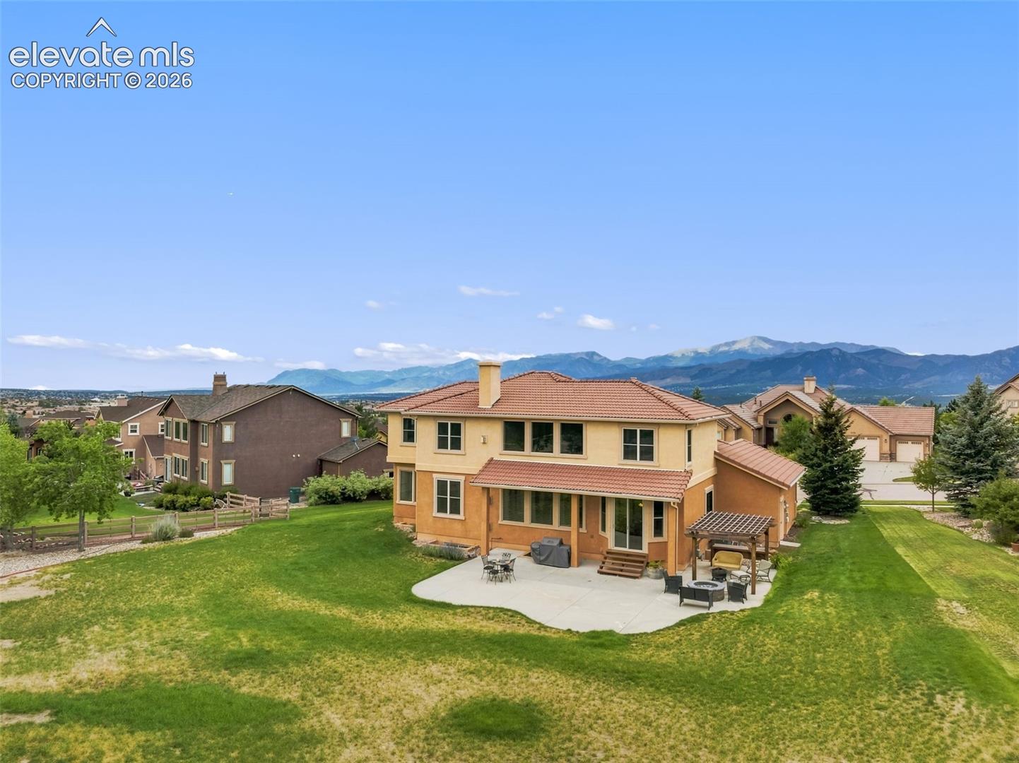 Listing photo 3 for 2114 Diamond Creek Drive