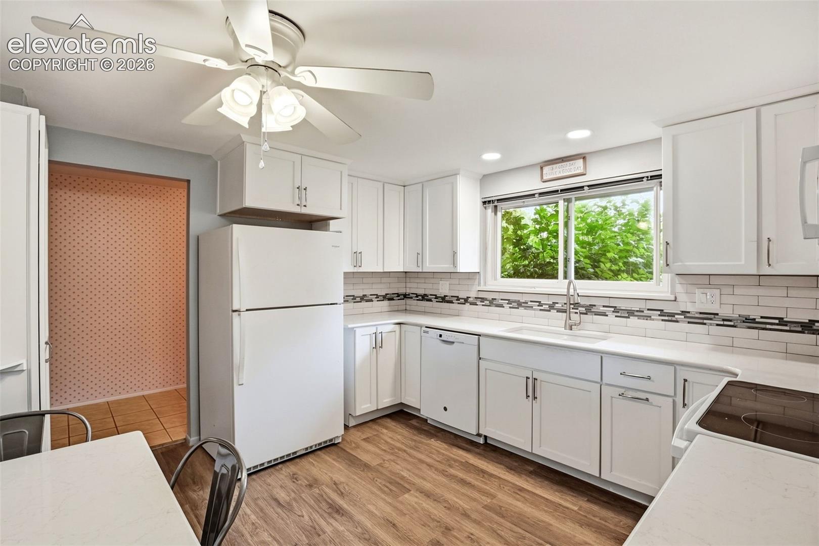 Listing photo 5 for 1442 Bellaire Drive