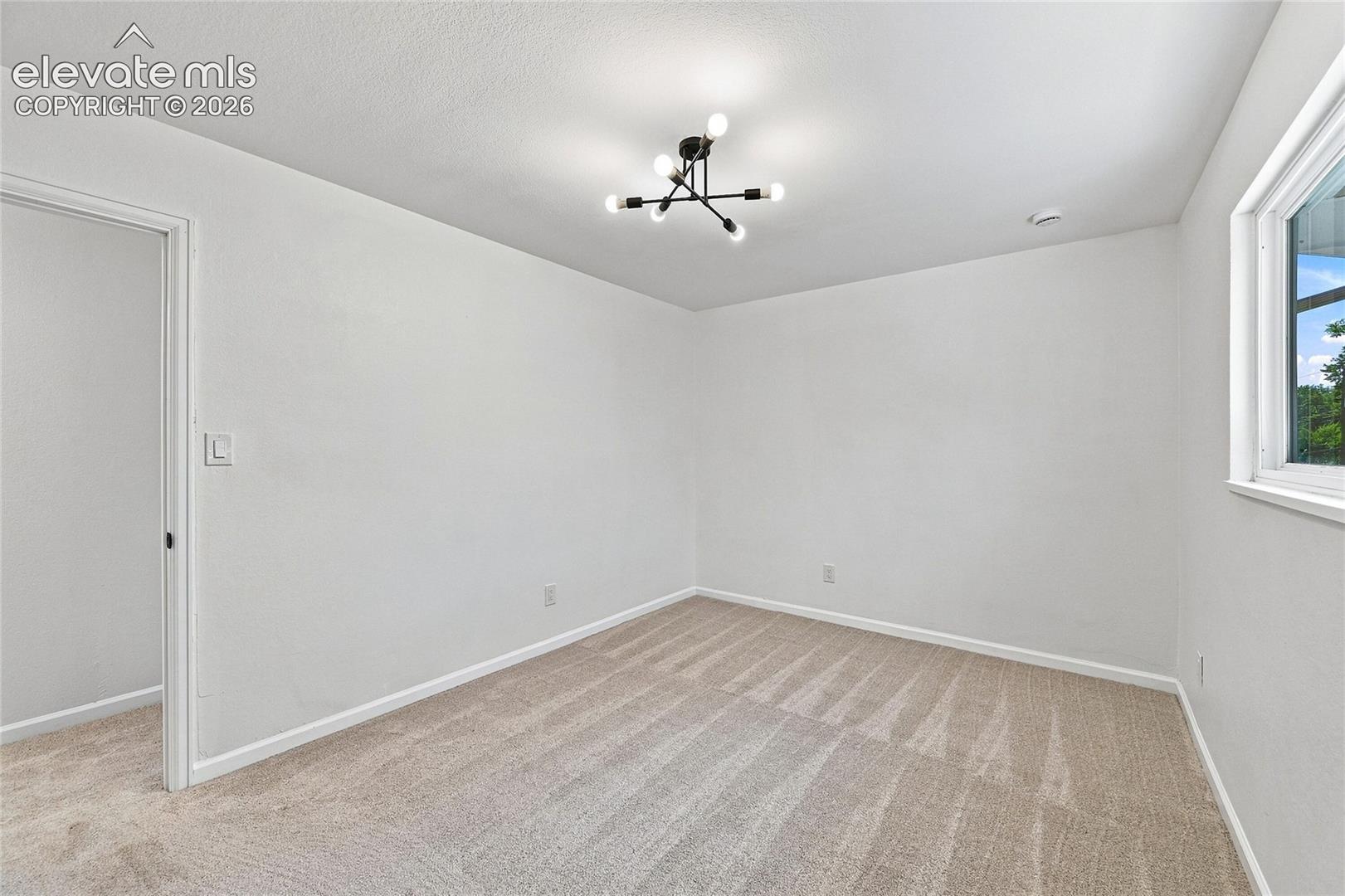 Listing photo 16 for 934 Bowser Drive