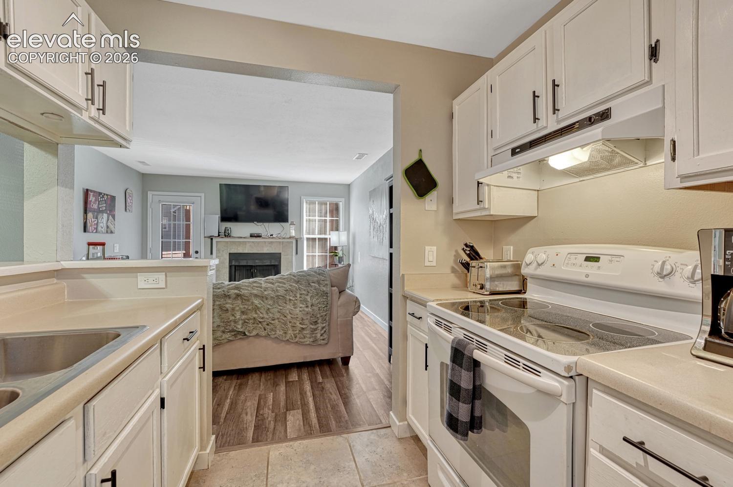 Listing photo 11 for 2121 Troy Court