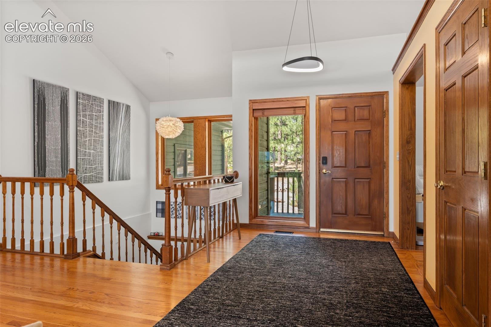 Listing photo 6 for 1675 Oakwood Drive