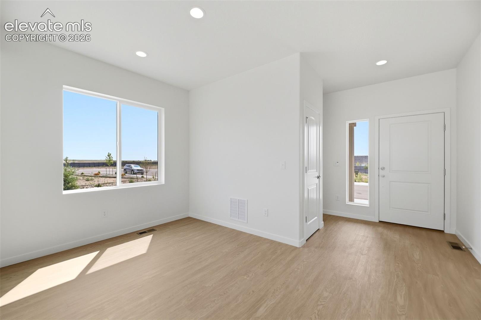 Listing photo 9 for 7968 School House Drive