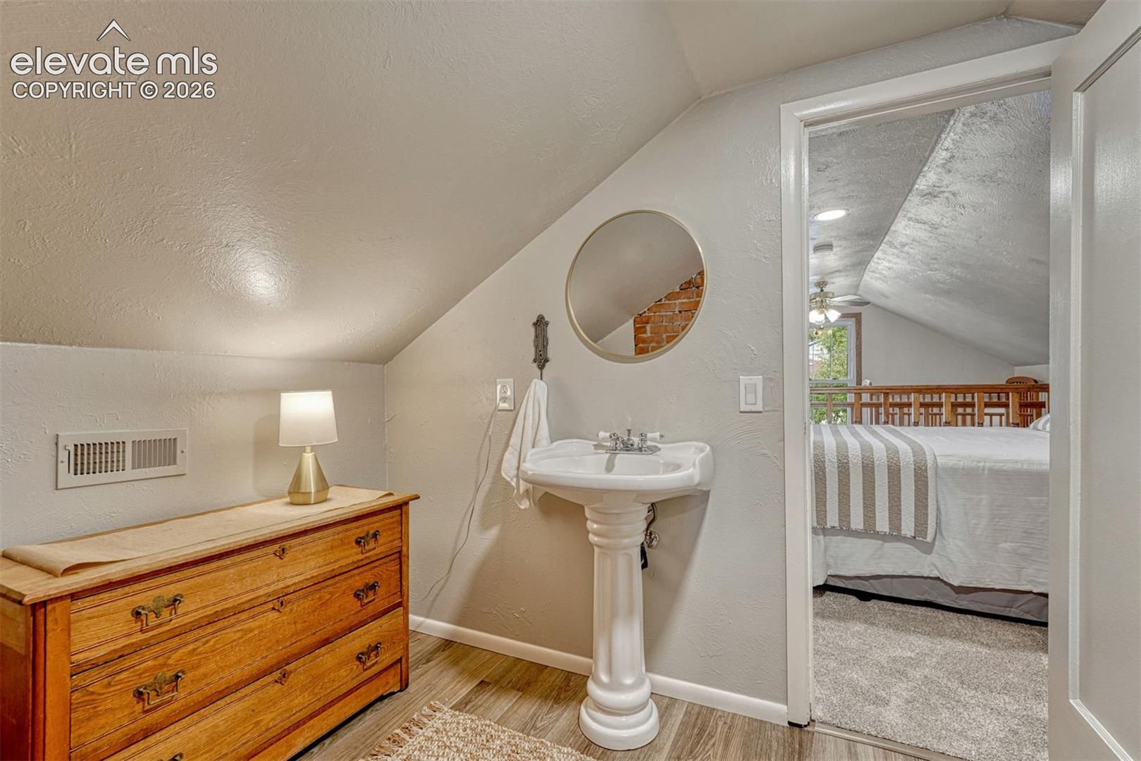 Listing photo 31 for 1900 E San Rafael Street