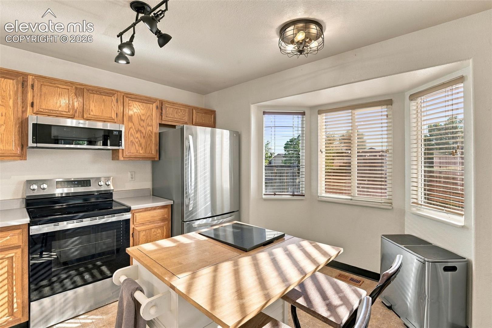 Listing photo 17 for 1040 Red Brooke Drive