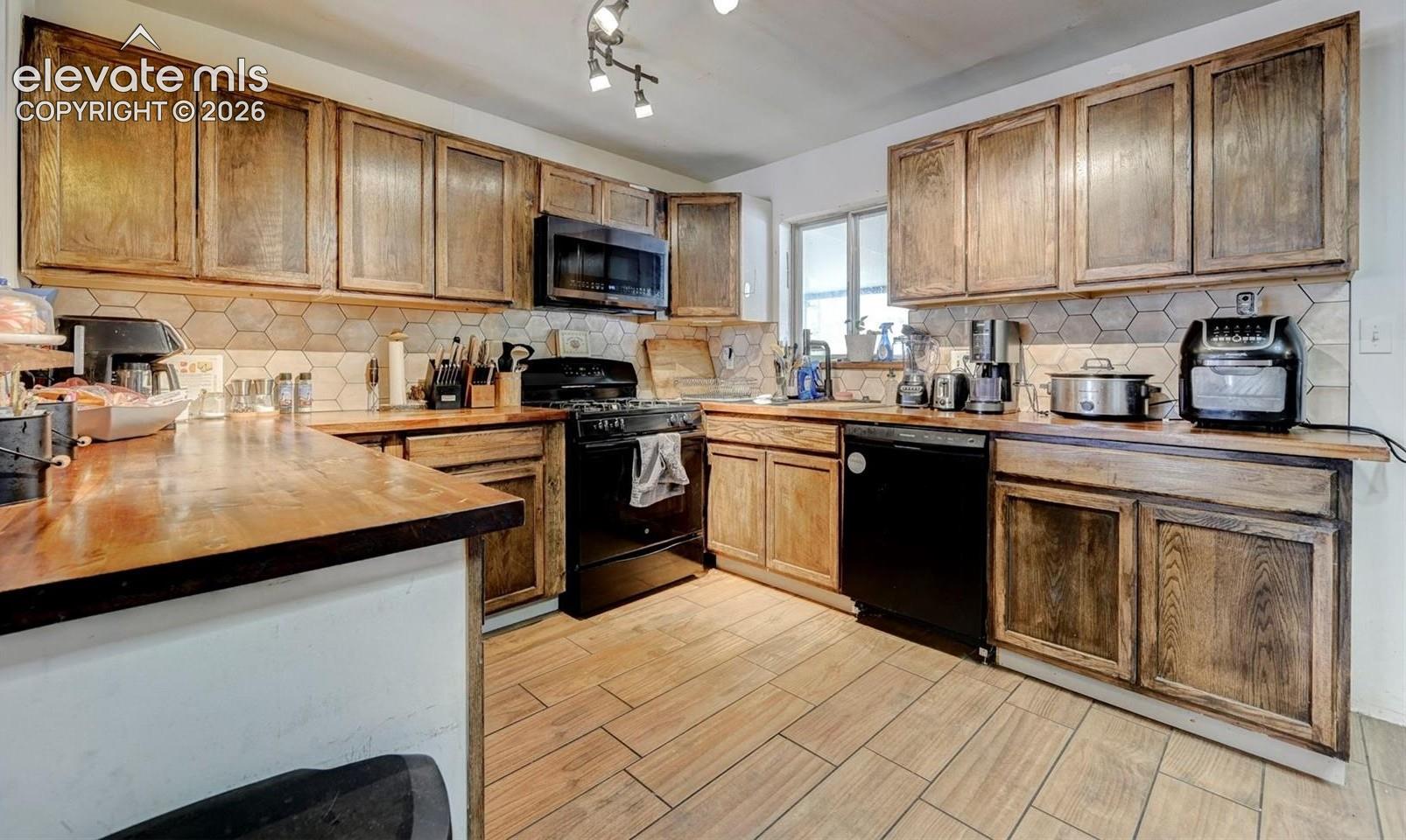 Listing photo 13 for 222 Fay Drive