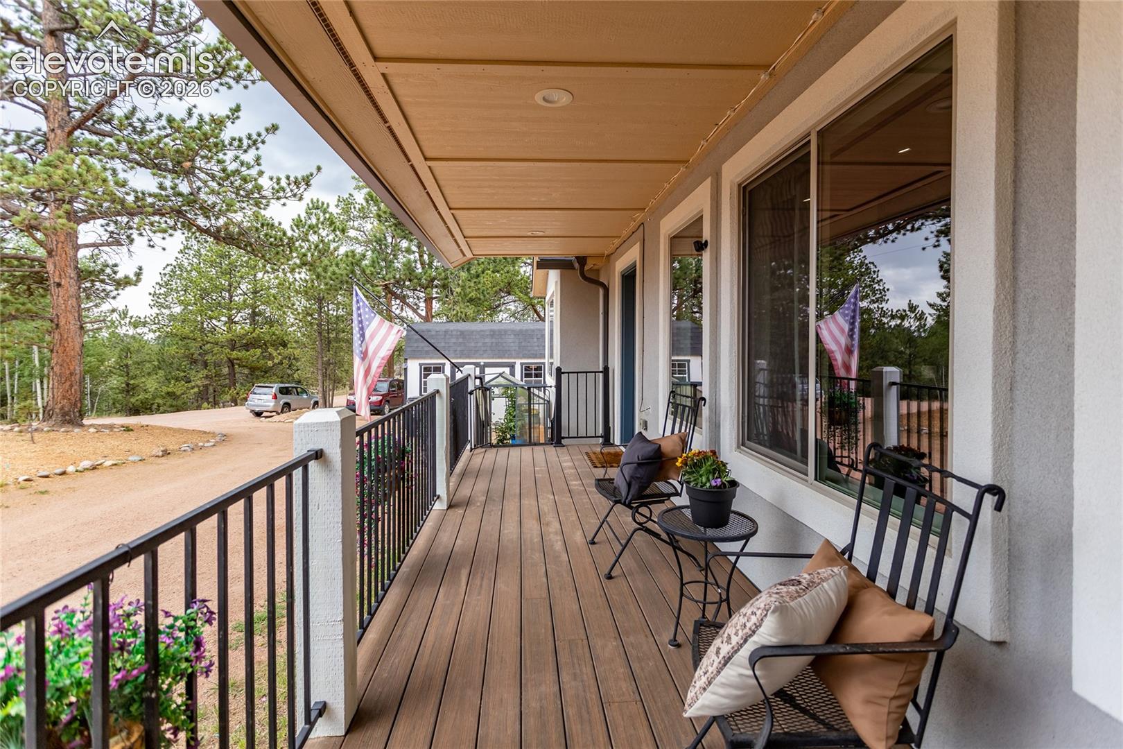 Listing photo 14 for 1427 N Mountain Estates Road