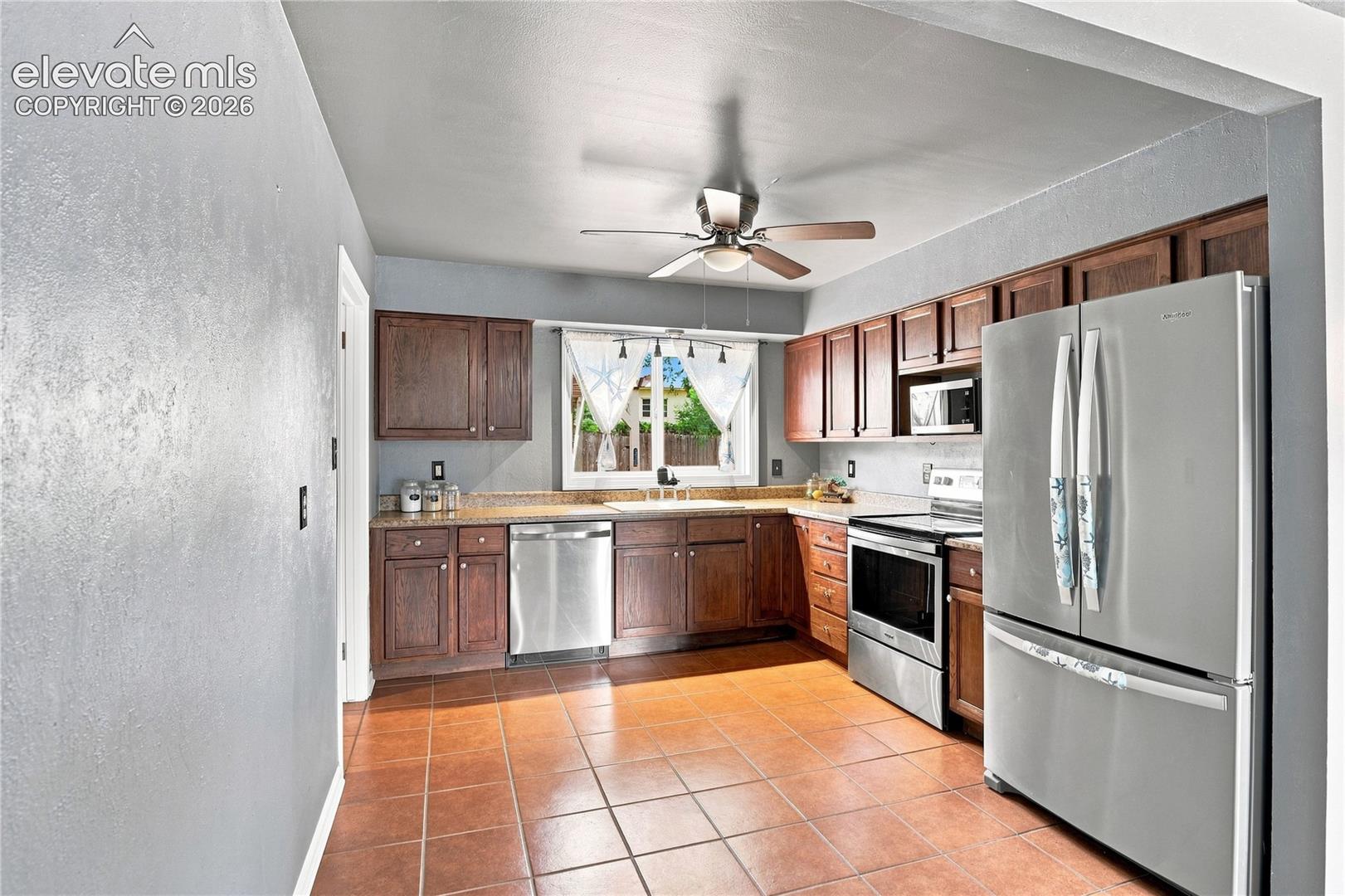 Listing photo 7 for 213 Jasper Drive