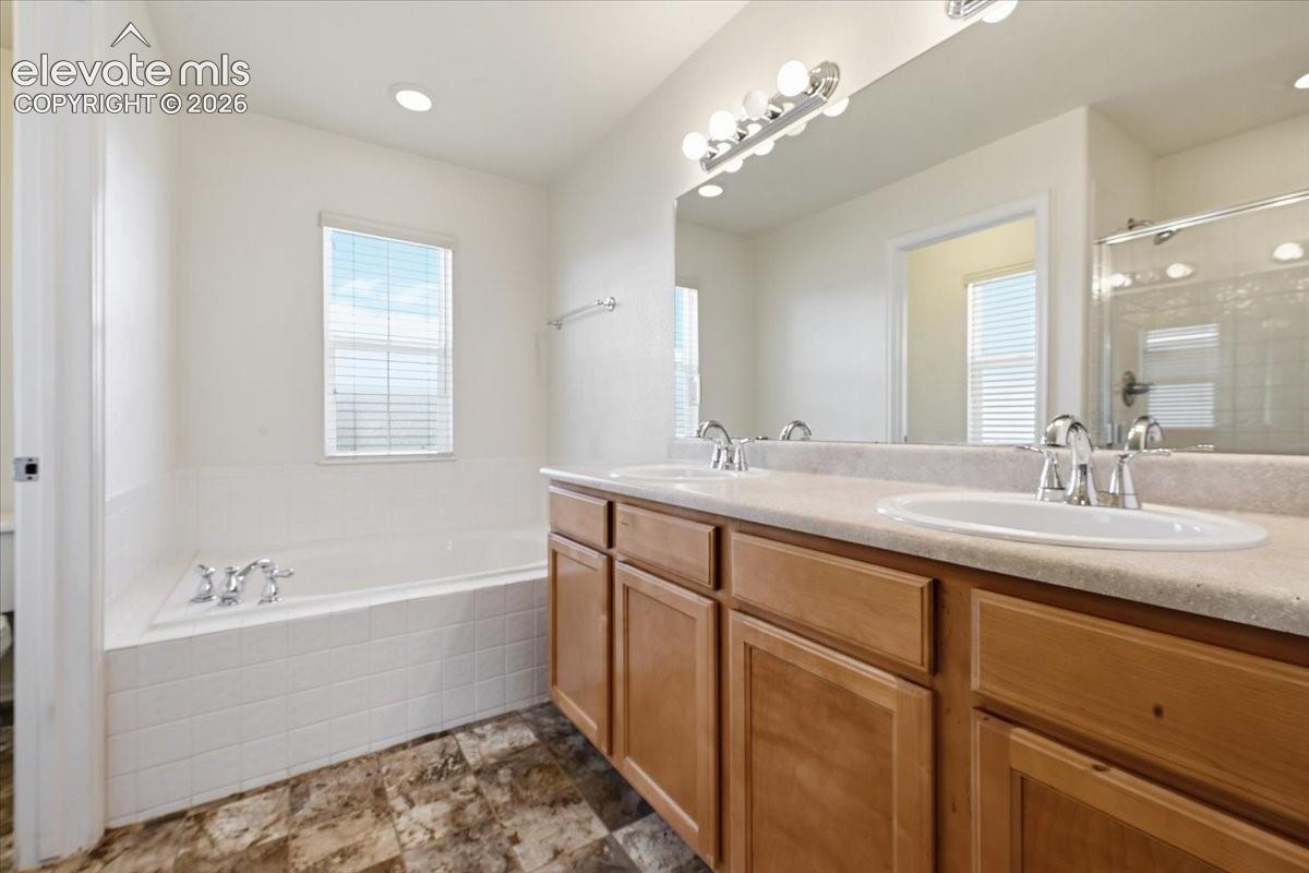 Listing photo 4 for 17612 Quarry Way