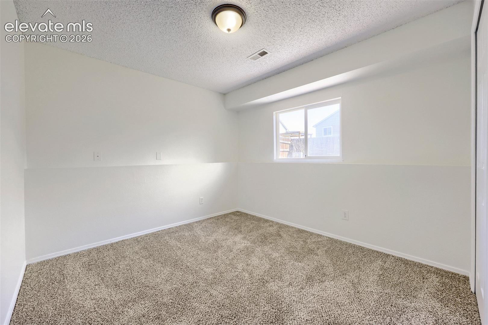 Listing photo 22 for 858 Marshall Drive