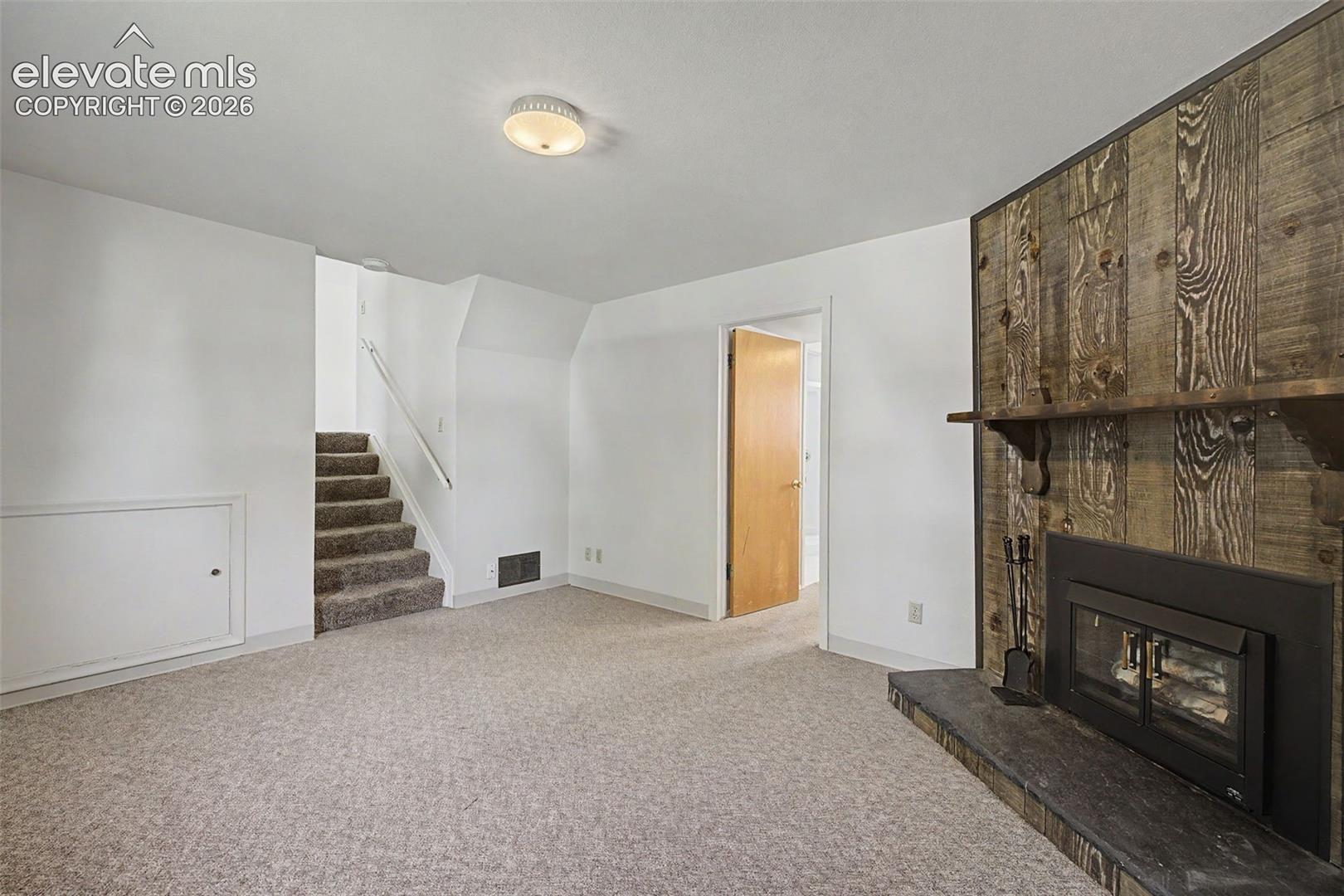 Listing photo 36 for 712 Lansing Drive