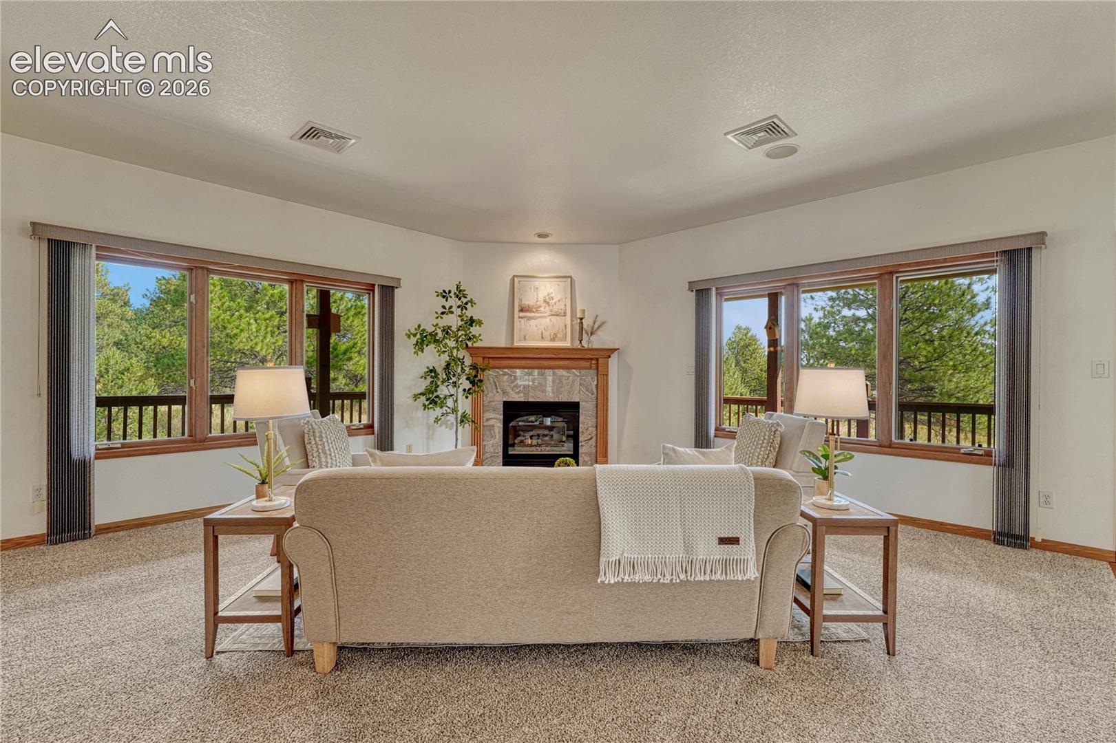 Listing photo 3 for 19435 Sherwood Trail