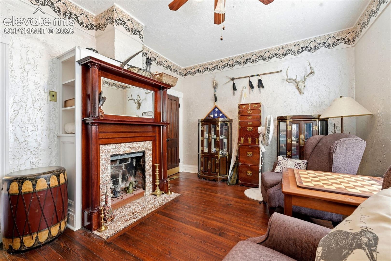 Listing photo 5 for 842 E Platte Avenue