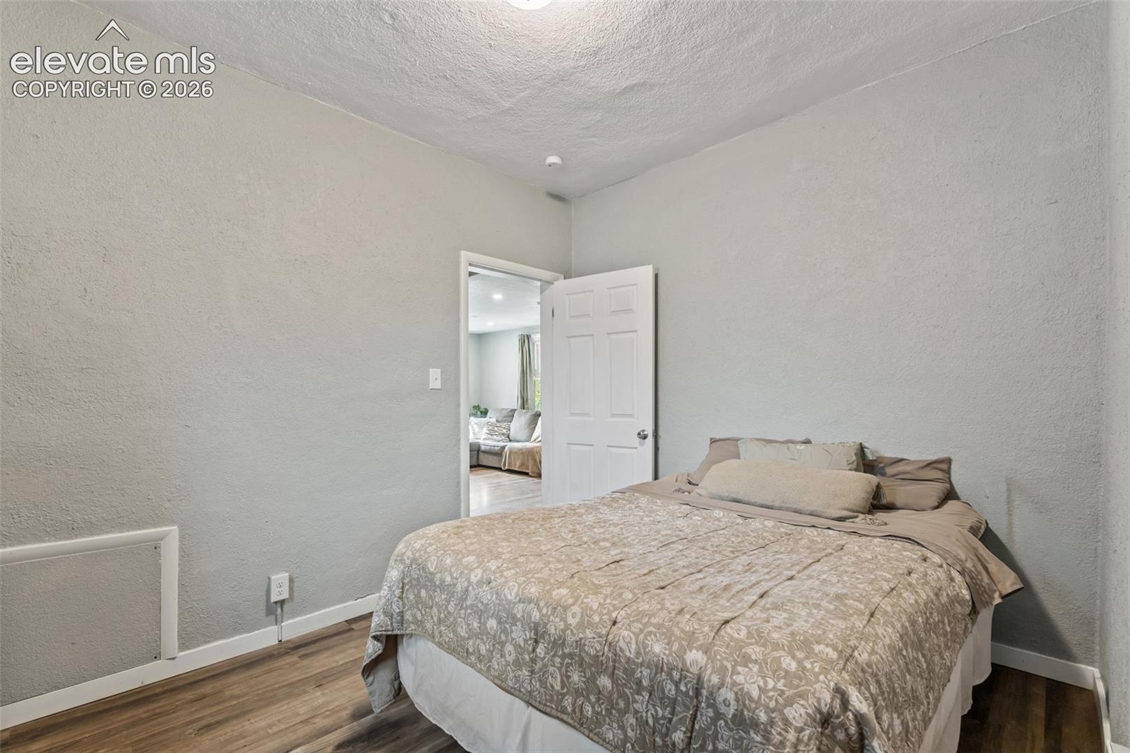 Listing photo 24 for 1726 E Evans Avenue