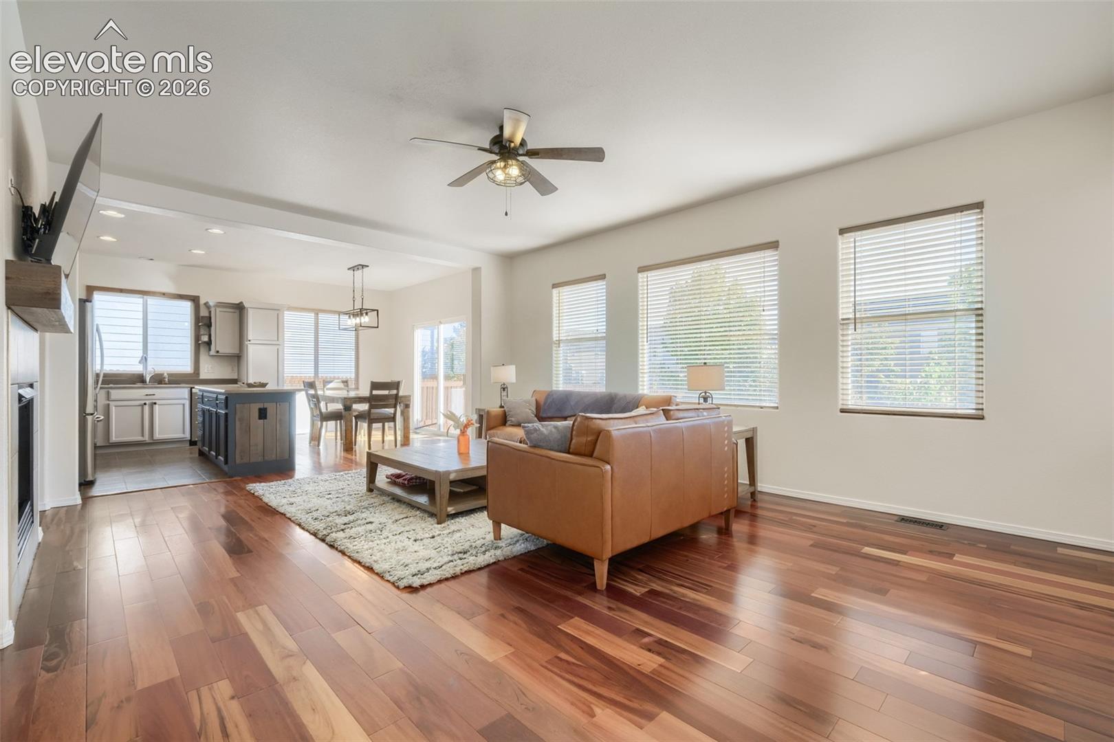 Listing photo 3 for 10149 Angeles Road