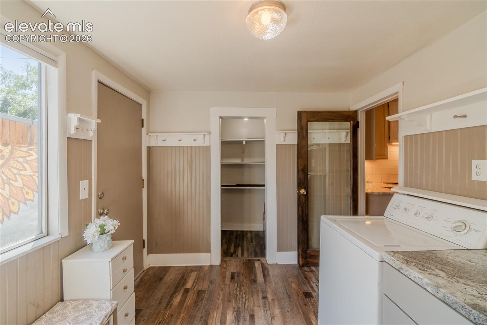 Listing photo 10 for 2701 Wood Avenue