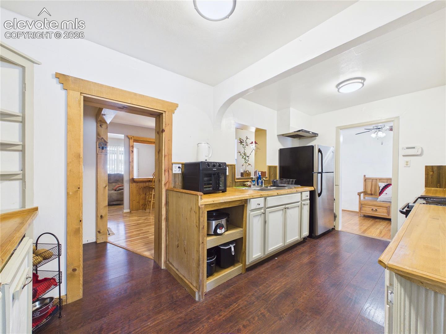 Listing photo 10 for 2910 8th Avenue