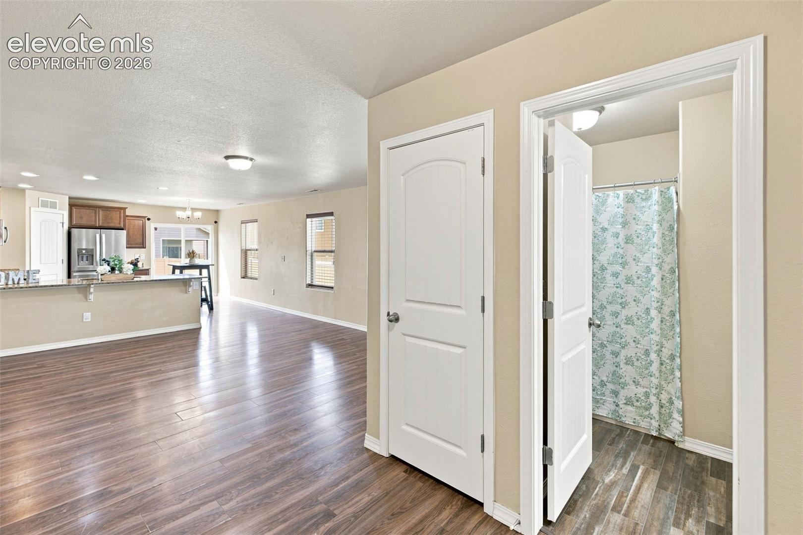 Listing photo 5 for 10864 Traders Parkway