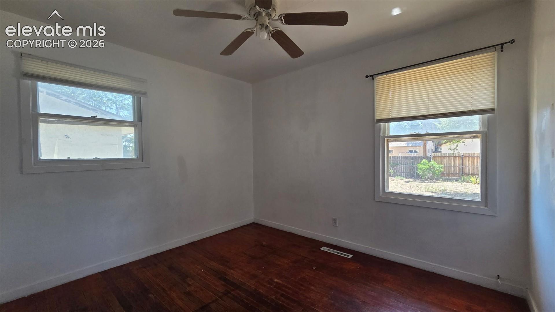 Listing photo 7 for 2640 Forsythia Street