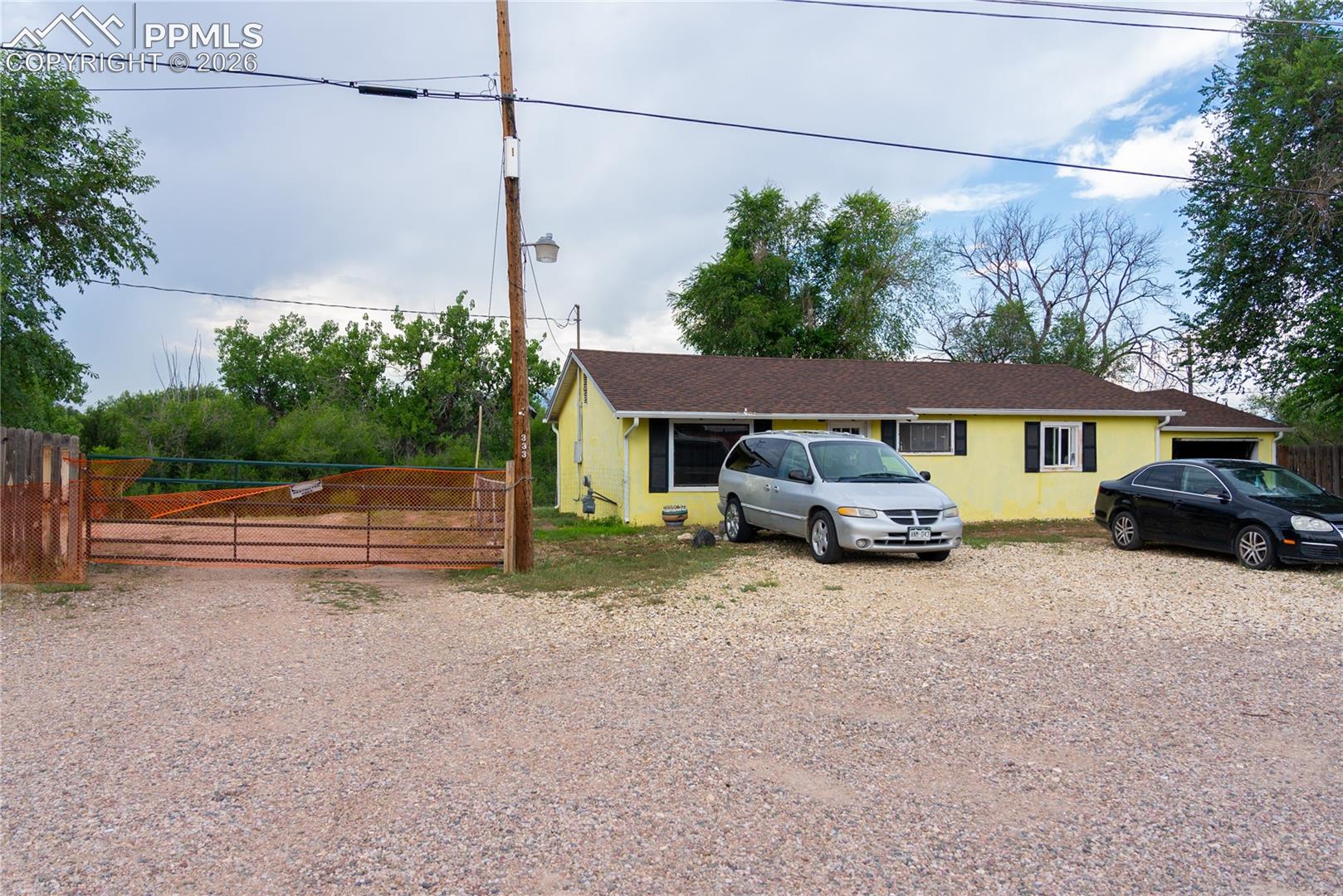 Listing photo 3 for 325 S Santa Fe Avenue 1-3