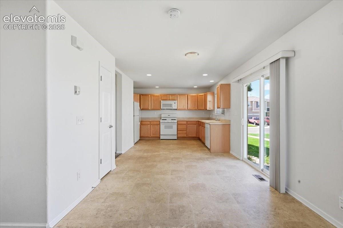 Listing photo 10 for 17612 Quarry Way
