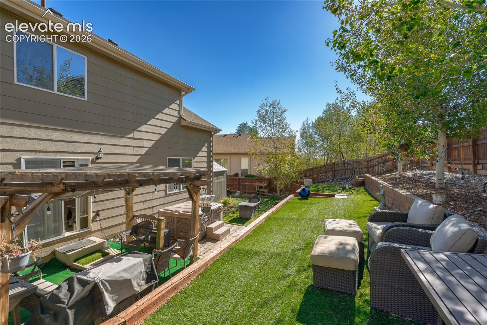 Listing photo 17 for 8234 Meadowcrest Drive