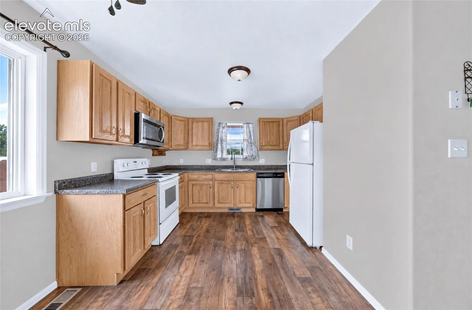 Listing photo 7 for 203 Red Finch Lane