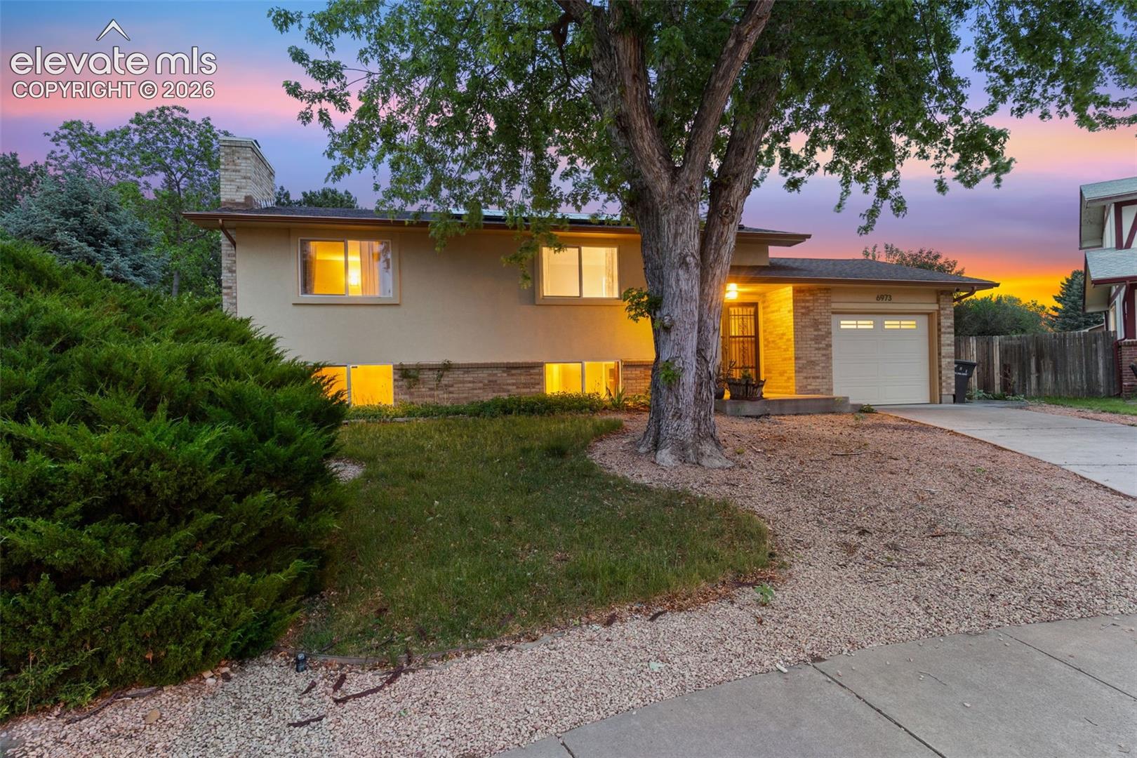 Listing photo 8 for 6973 Roaring Spring Avenue