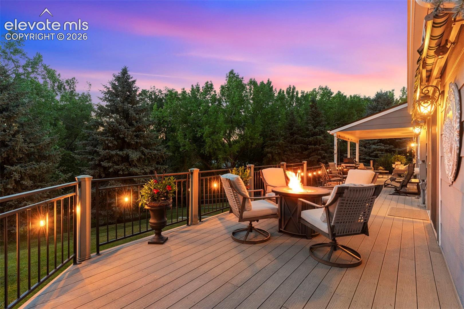Listing photo 4 for 216 W Cheyenne Mountain Boulevard