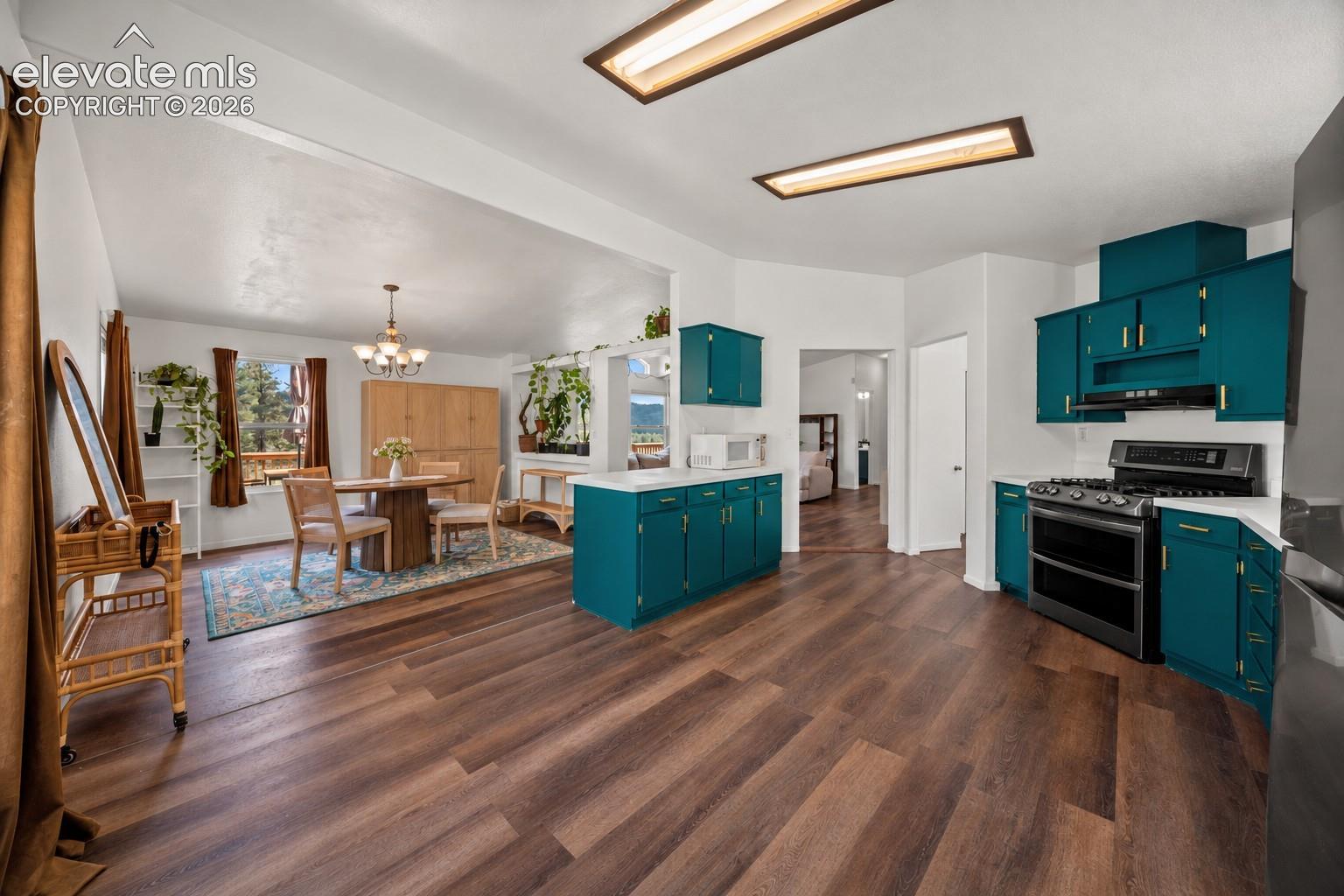 Listing photo 9 for 464 Hackamore Drive