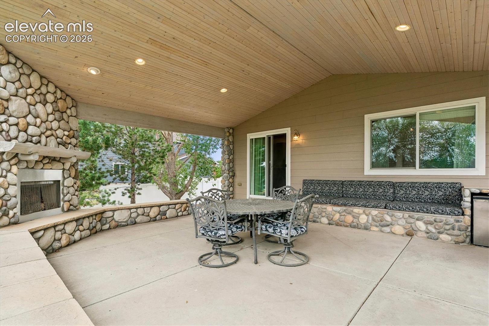 Listing photo 24 for 7765 Midnight Road