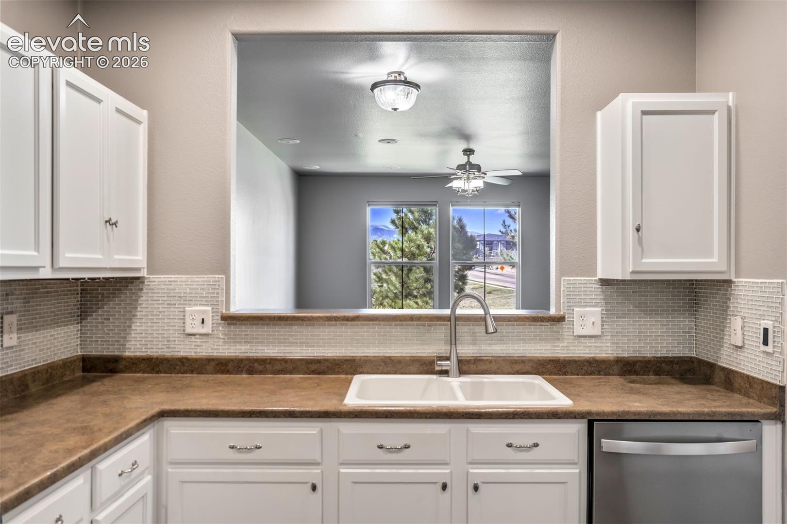 Listing photo 13 for 7303 Sandy Springs Point