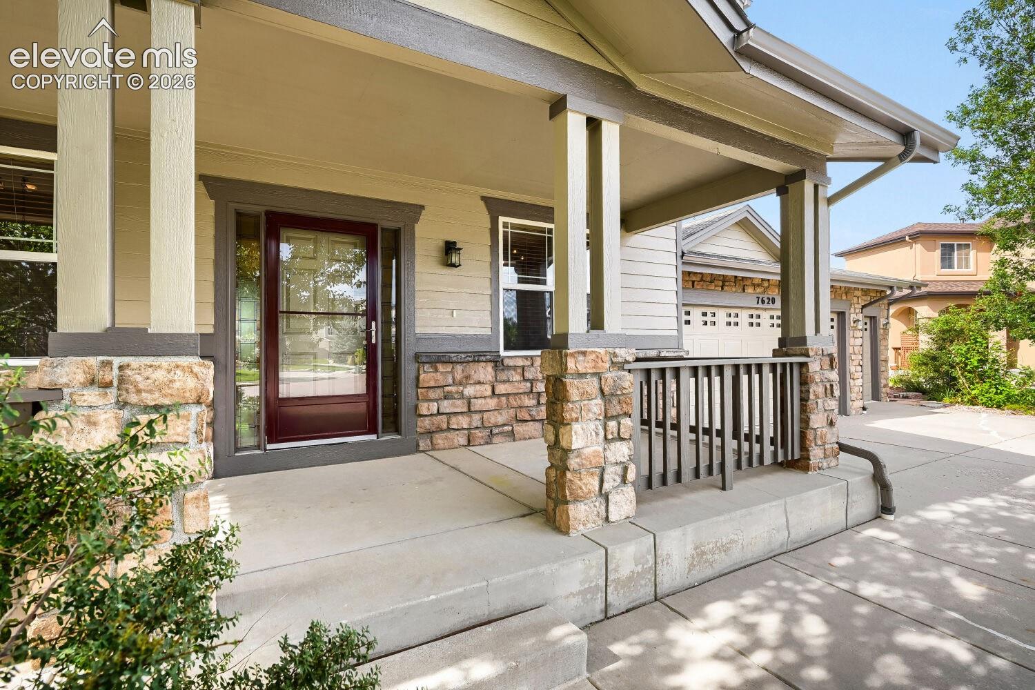 Listing photo 3 for 7620 Chancellor Drive