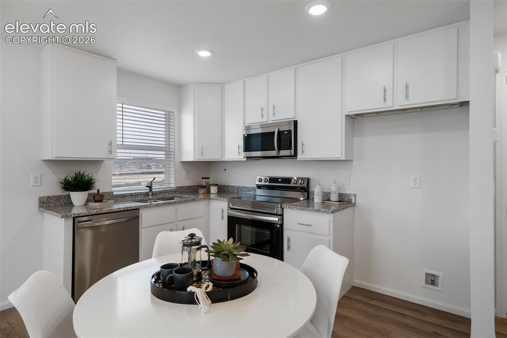Listing photo 14 for 5811 Bowerman Lane