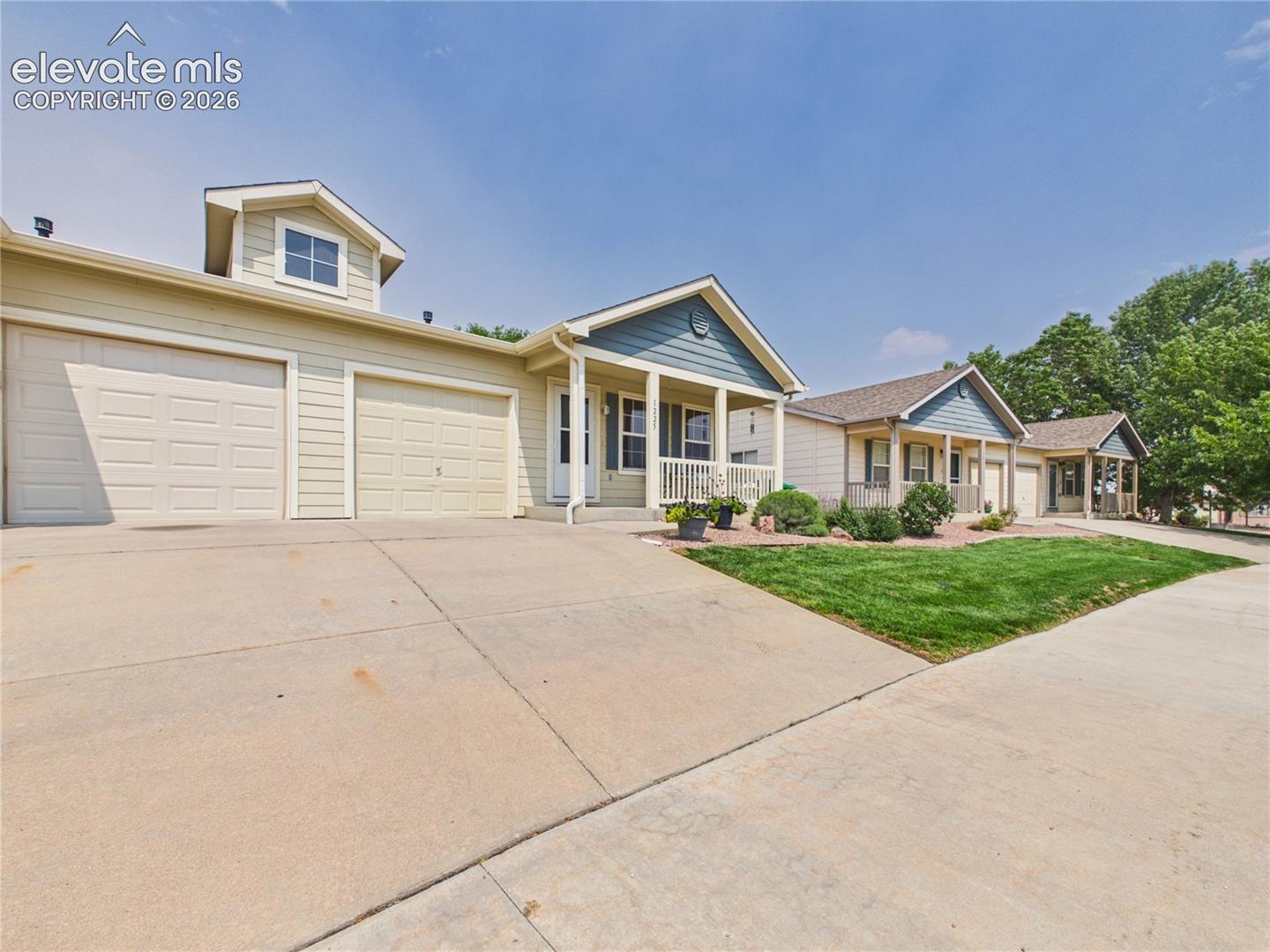 Listing photo 5 for 1225 Silver Hawk Court