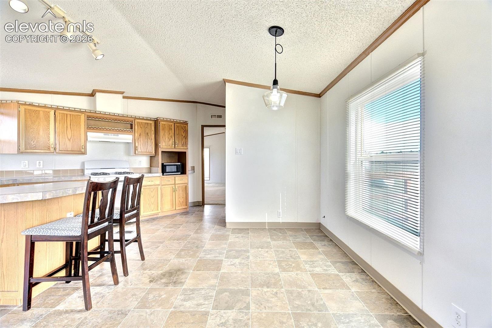 Listing photo 12 for 6375 Field View