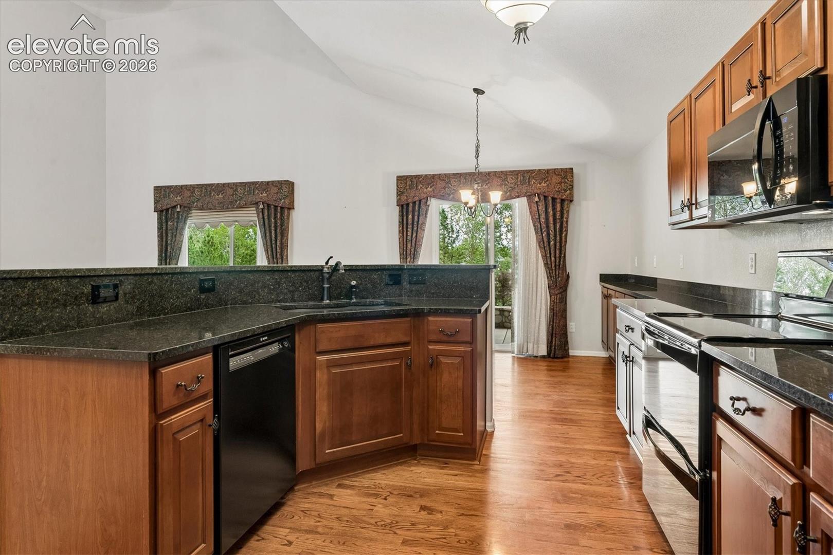 Listing photo 10 for 7765 Midnight Road