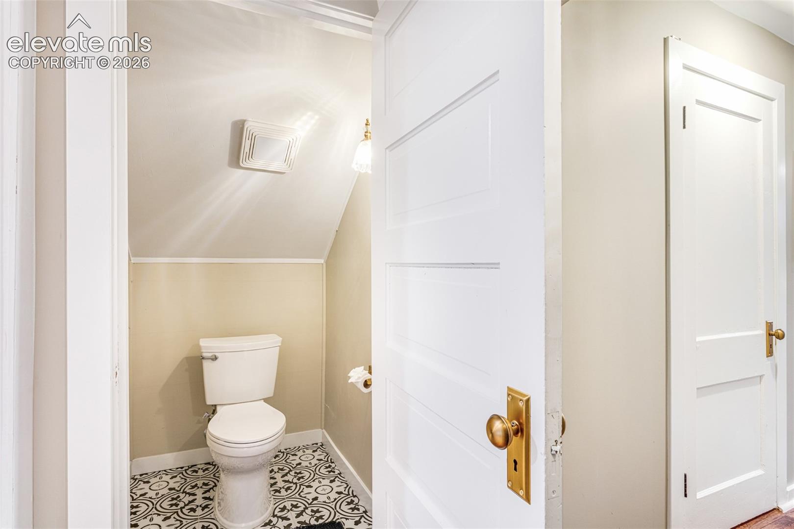 Listing photo 20 for 7801 Valley View Street